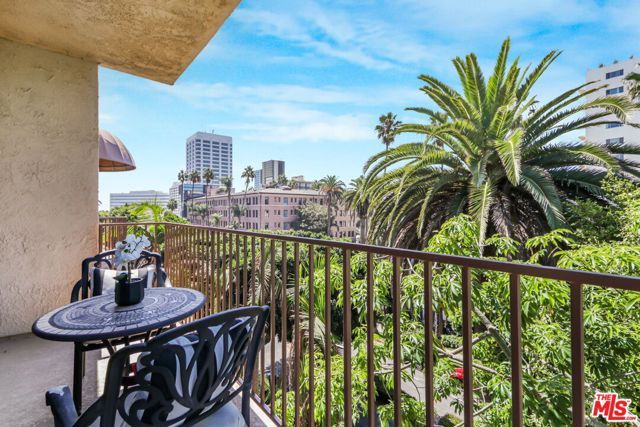 211 California Avenue 501, Santa Monica, CA 90403