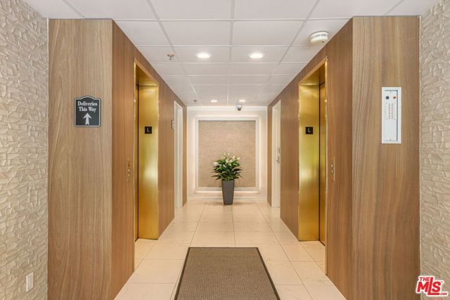 211 California Avenue 501, Santa Monica, CA 90403