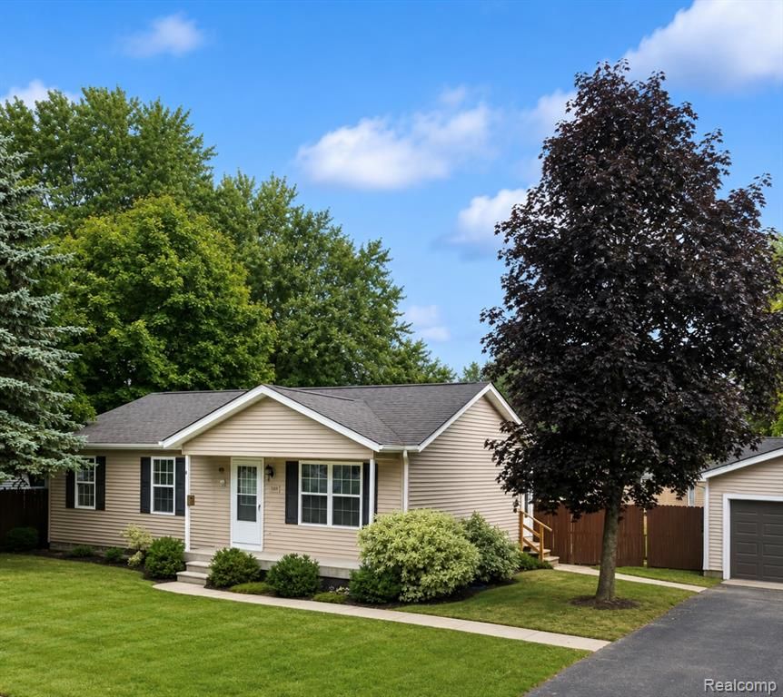 1533 Vermont Avenue, Marysville, MI 48040