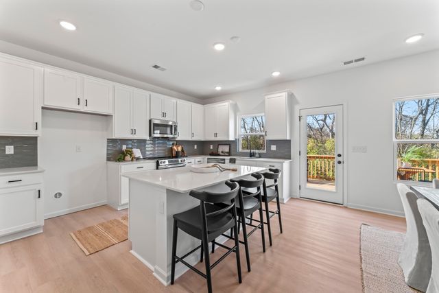 3147 Rolling Brook Drive, Columbia, TN 38401