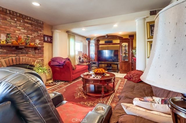 21045 Susan Carole, Saugus, CA 91350