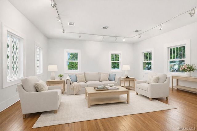 7 Landing Road, Huntington, NY 11743