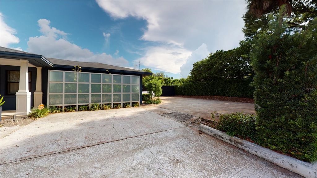 Image 14 of property listing at 218 S MATANZAS AVENUE, Tampa, FL 33609