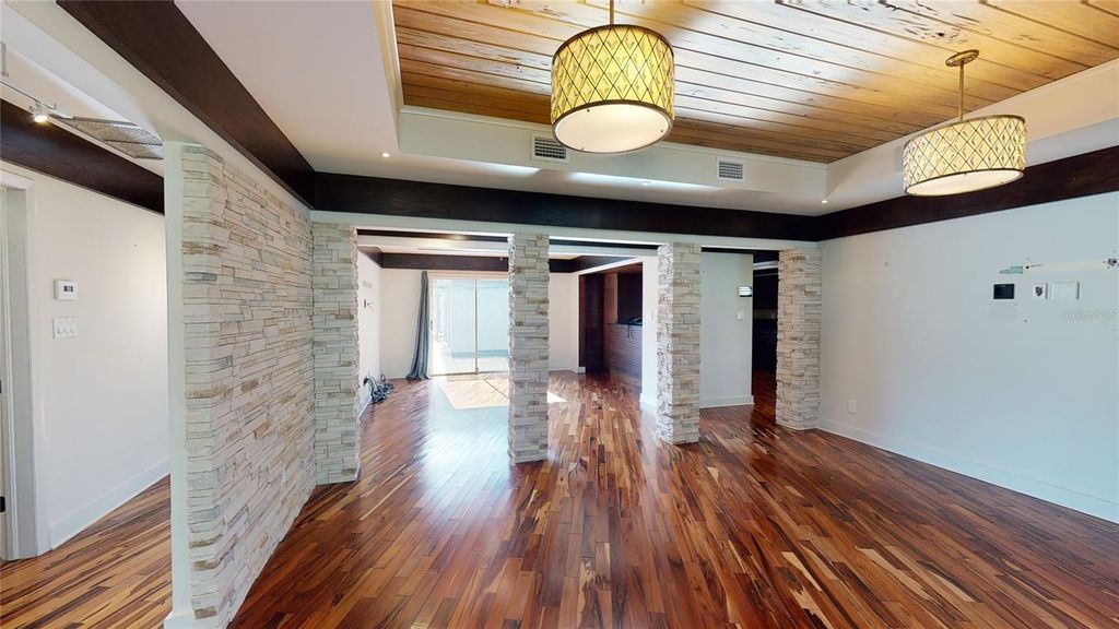 Image 15 of property listing at 218 S MATANZAS AVENUE, Tampa, FL 33609