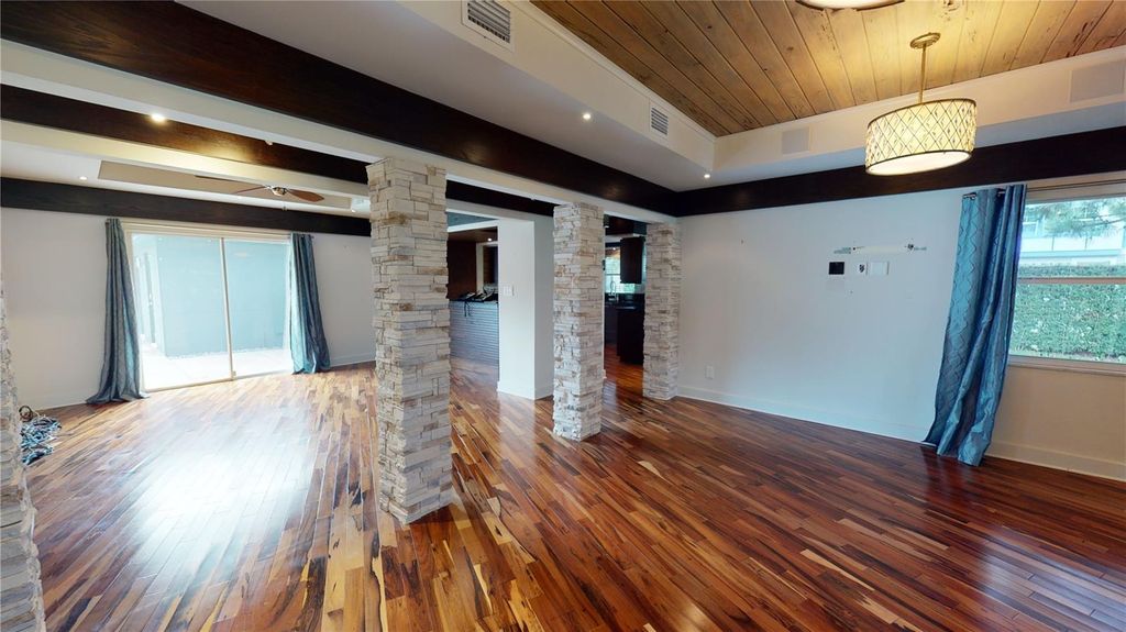 Image 17 of property listing at 218 S MATANZAS AVENUE, Tampa, FL 33609