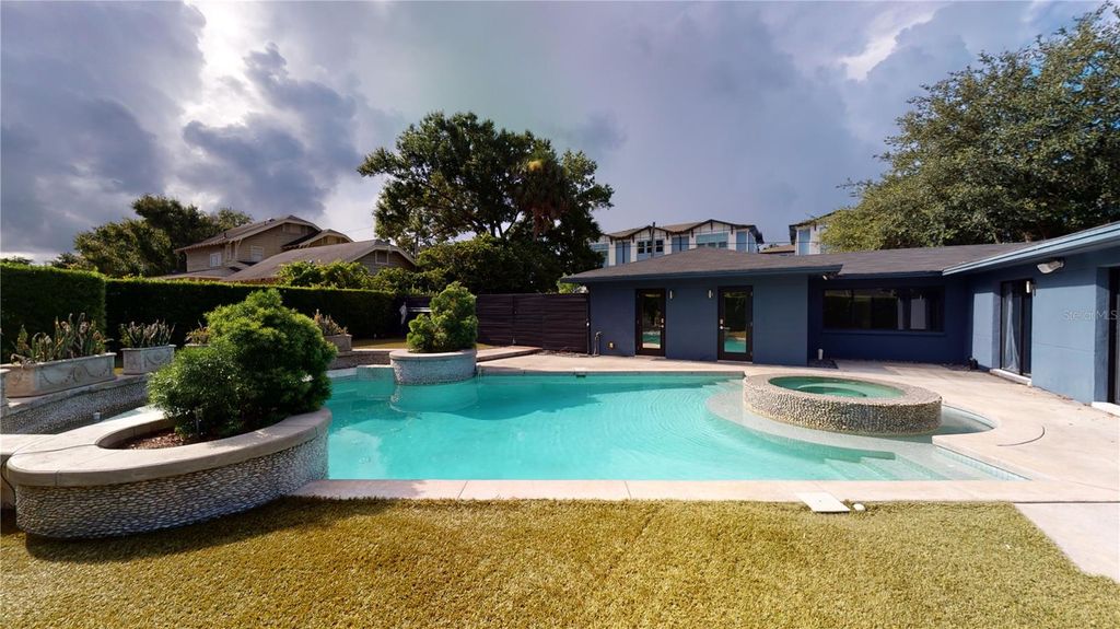 Image 10 of property listing at 218 S MATANZAS AVENUE, Tampa, FL 33609