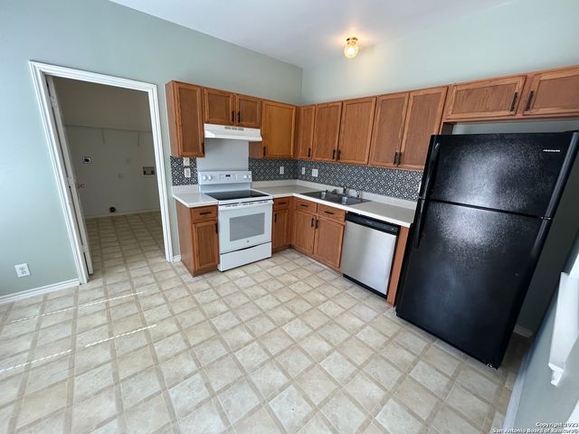 166 Red Hawk Rdg, San Antonio, TX 78258