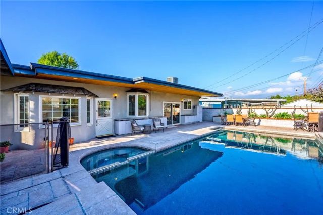 14132 Carfax, Tustin, CA 92780