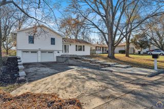 2025 SE 35th ST, Topeka, KS 66605