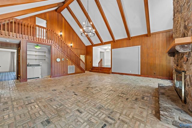7705 Foxfire Drive SE, Huntsville, AL 35802