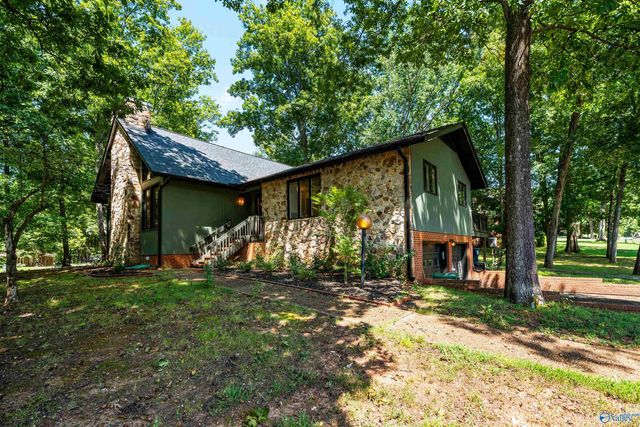 7705 Foxfire Drive SE, Huntsville, AL 35802