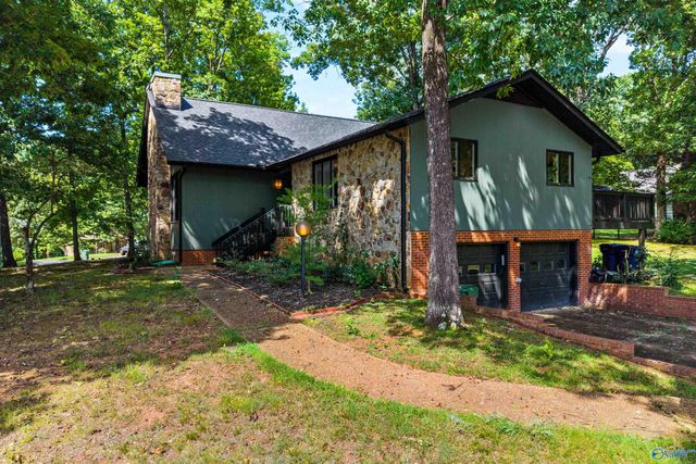 7705 Foxfire Drive SE, Huntsville, AL 35802