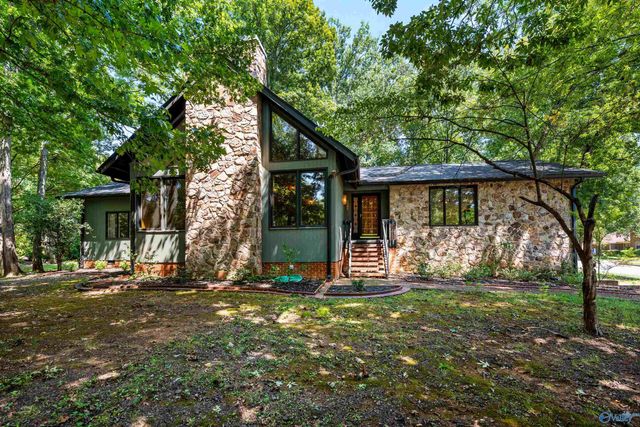 7705 Foxfire Drive SE, Huntsville, AL 35802