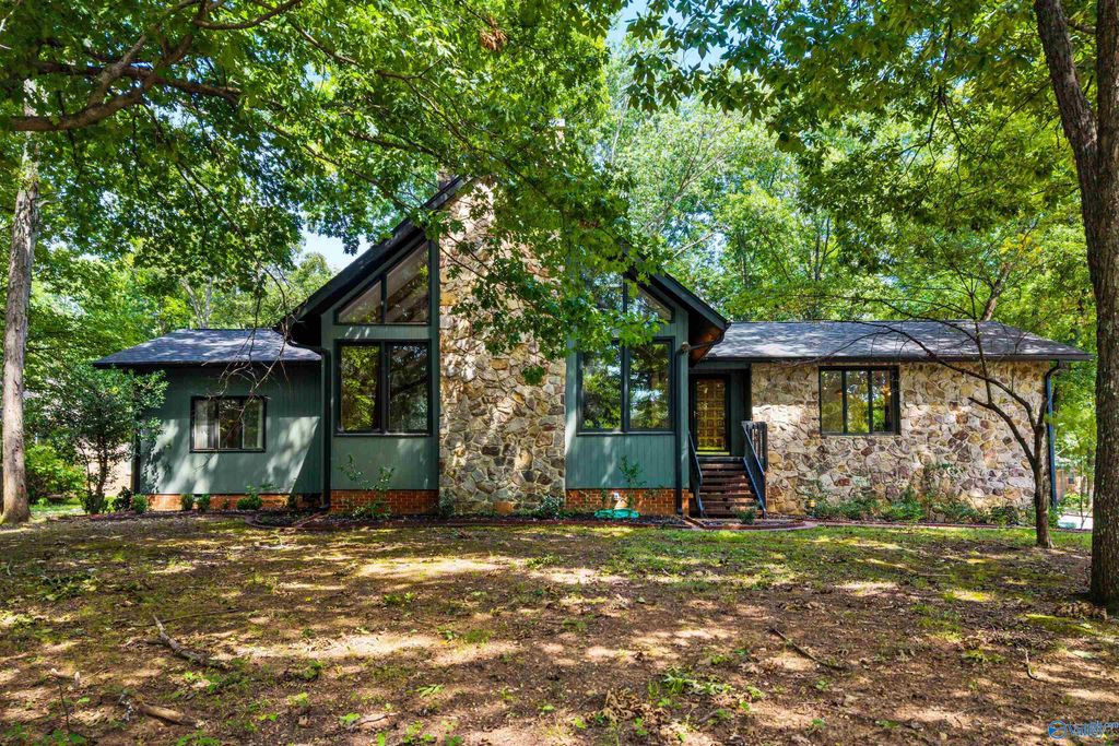 7705 Foxfire Drive SE, Huntsville, AL 35802