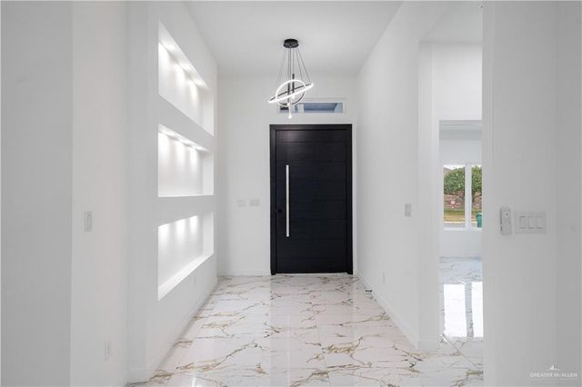 903 W La Quinta Avenue, Pharr, TX 78577