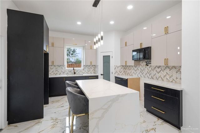 903 W La Quinta Avenue, Pharr, TX 78577