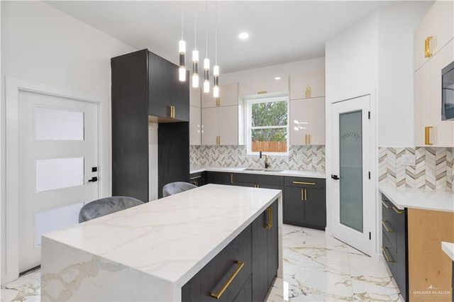 903 W La Quinta Avenue, Pharr, TX 78577