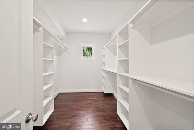 1830 CHERRI DR, Falls Church, VA 22043