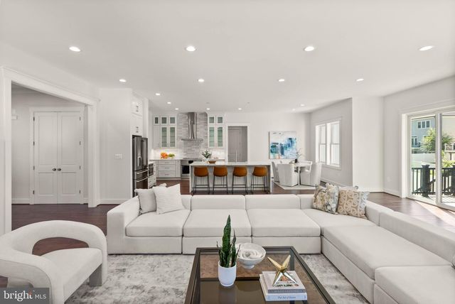 1830 CHERRI DR, Falls Church, VA 22043