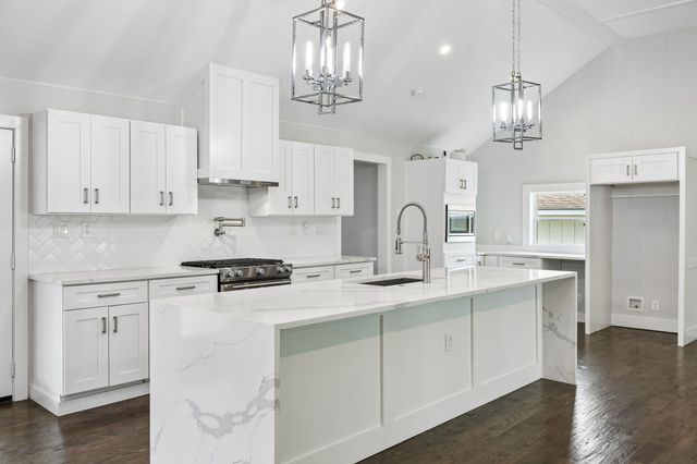 13726 Peyton Drive, Dallas, TX 75240