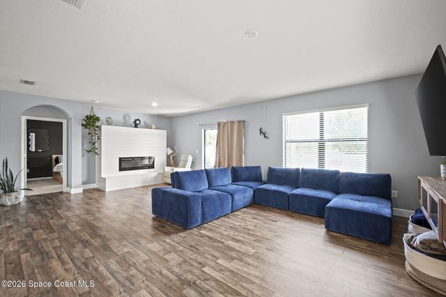 927 Remington Green Drive SE, Palm Bay, FL 32909