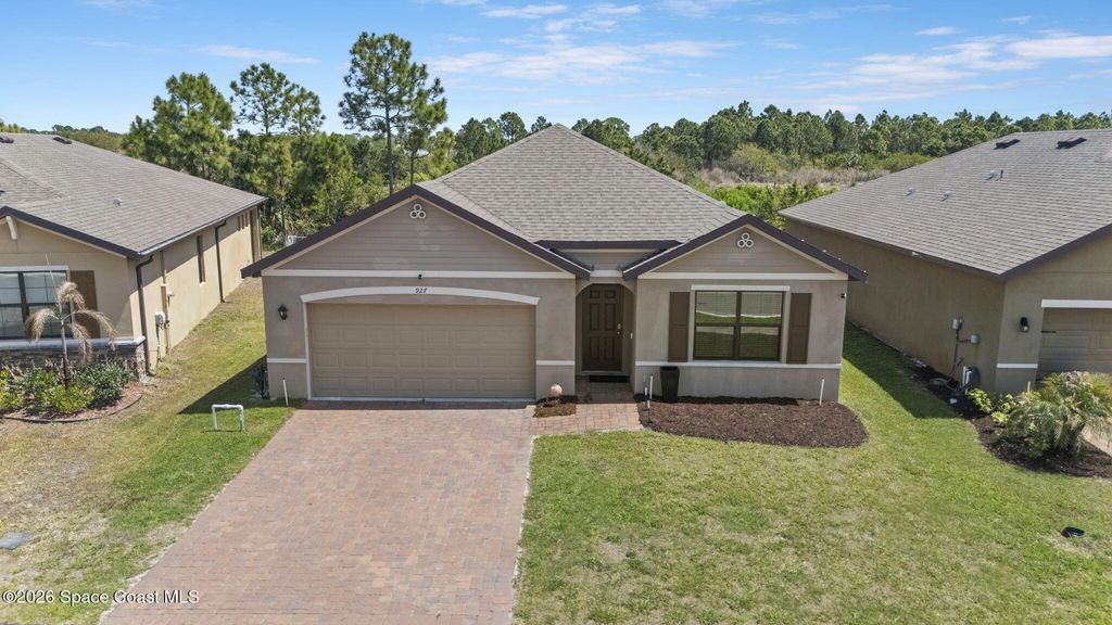 927 Remington Green Drive SE, Palm Bay, FL 32909