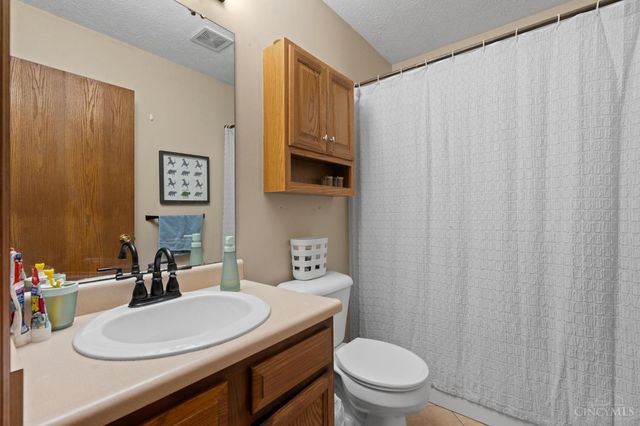 220 Mcdaniels Lane, Springboro, OH 45066