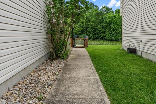 220 Mcdaniels Lane, Springboro, OH 45066