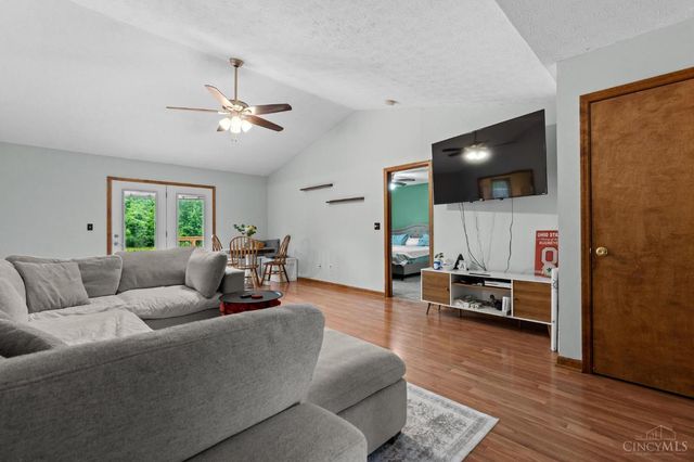 220 Mcdaniels Lane, Springboro, OH 45066