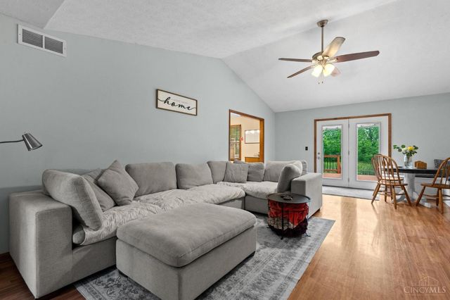 220 Mcdaniels Lane, Springboro, OH 45066