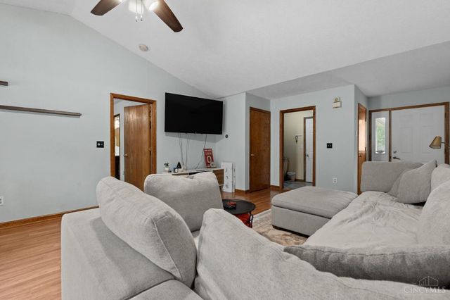 220 Mcdaniels Lane, Springboro, OH 45066