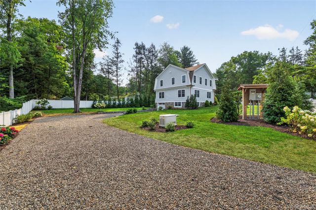 21 Twin Lakes Road, South Salem, NY 10590