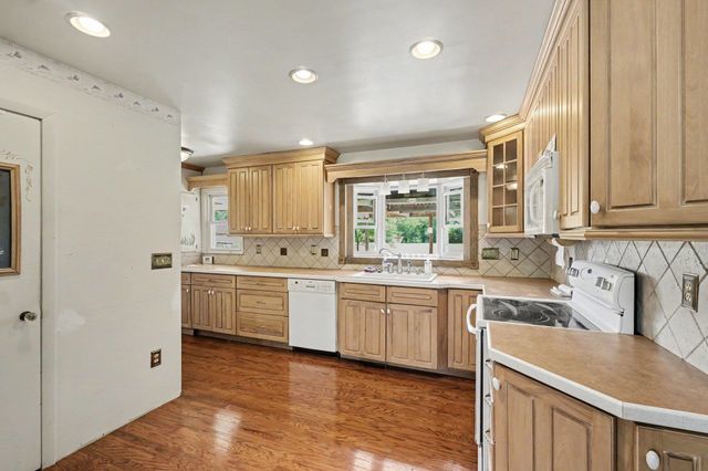 5486 Lippincott Boulevard, Burton, MI 48519