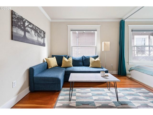 1104 Sw COLUMBIA St 304, Portland, OR 97201