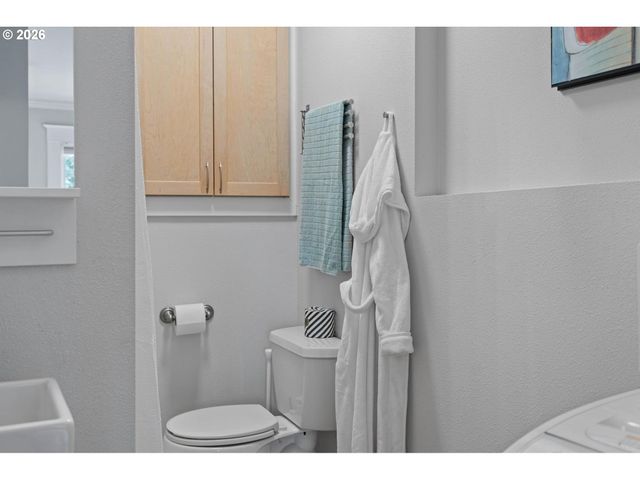 1104 Sw COLUMBIA St 304, Portland, OR 97201