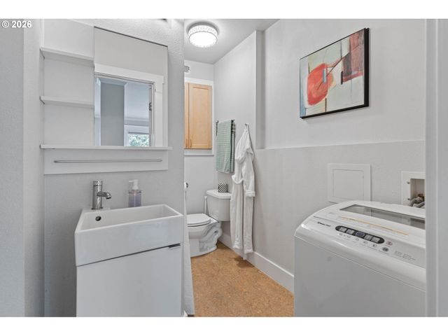 1104 Sw COLUMBIA St 304, Portland, OR 97201