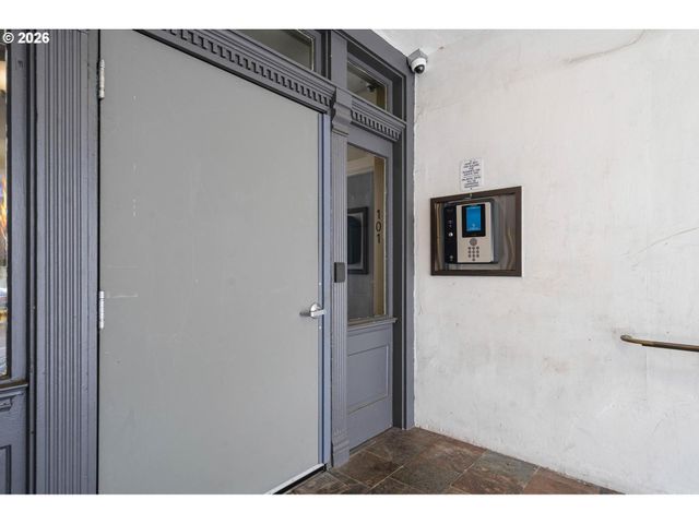 1104 Sw COLUMBIA St 304, Portland, OR 97201