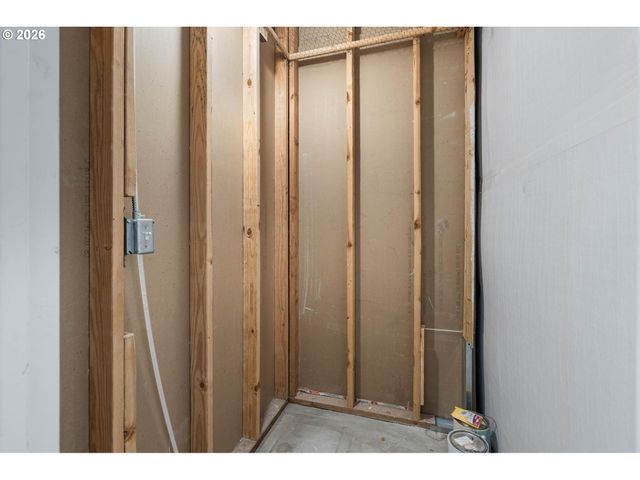 1104 Sw COLUMBIA St 304, Portland, OR 97201