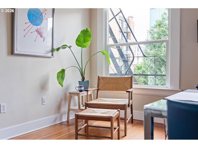 1104 Sw COLUMBIA St 304, Portland, OR 97201