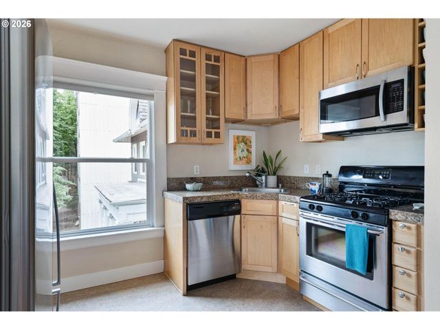 1104 Sw COLUMBIA St 304, Portland, OR 97201