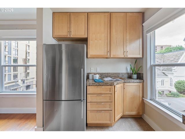 1104 Sw COLUMBIA St 304, Portland, OR 97201