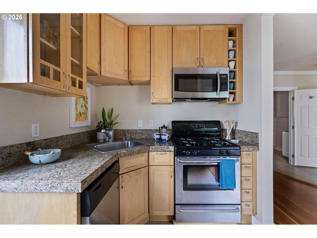 1104 Sw COLUMBIA St 304, Portland, OR 97201