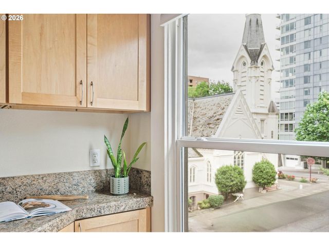 1104 Sw COLUMBIA St 304, Portland, OR 97201