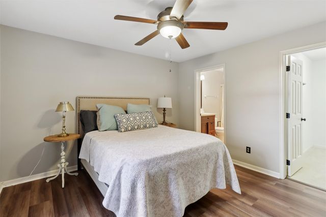 4900 Pleasant Street 14, West Des Moines, IA 50266