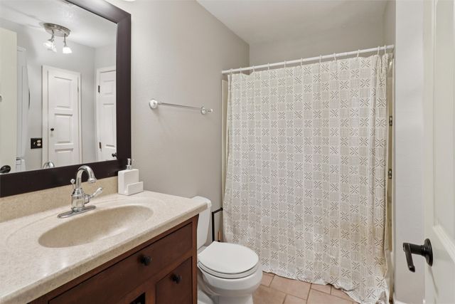 4900 Pleasant Street 14, West Des Moines, IA 50266