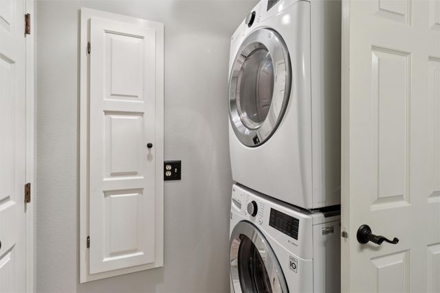 4900 Pleasant Street 14, West Des Moines, IA 50266