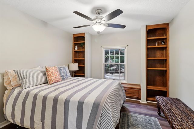 4900 Pleasant Street 14, West Des Moines, IA 50266