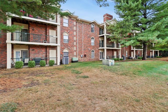 4900 Pleasant Street 14, West Des Moines, IA 50266