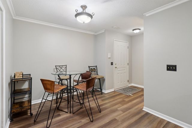 4900 Pleasant Street 14, West Des Moines, IA 50266