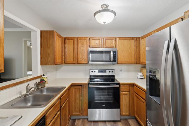 4900 Pleasant Street 14, West Des Moines, IA 50266